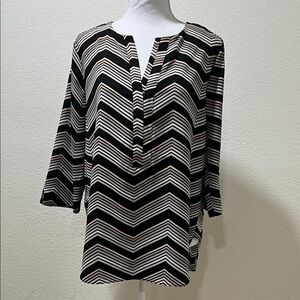 Dana Buchman Black and White Chevron Blouse